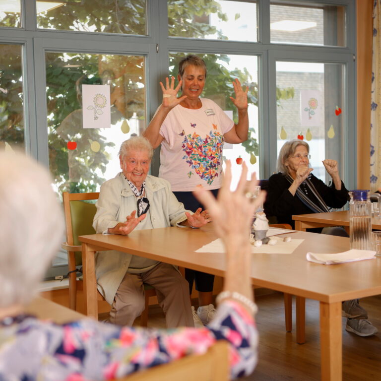 Gymnastik Bewegungsrunde in der Tagespflege Seniorenzentrum Göttingen